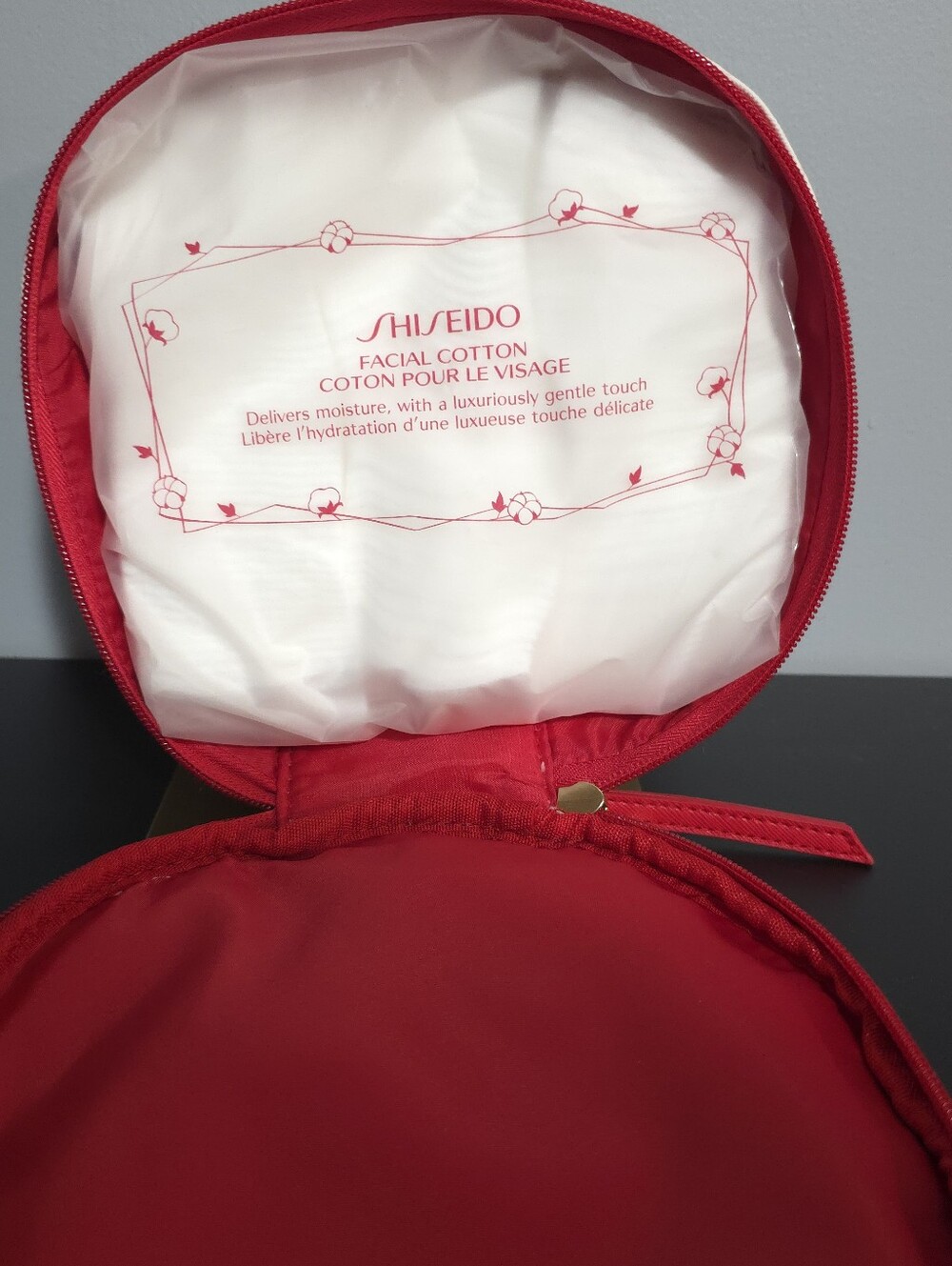 Shiseido Make-up Bag & Cotton Facial Pads Buyer's Choice - Picture 3 of 7